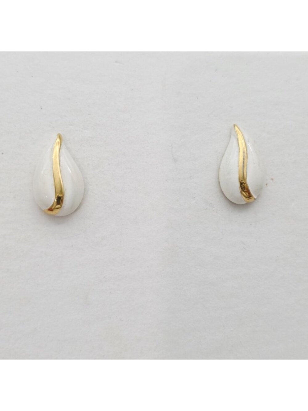Teardrop Gold Tone & White Enamel Post Earrings Vintage Style Jewelry 1/2"